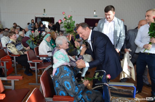 «Ми витрусимо з держави гроші для пенсіонерів та ветеранів», – Олег Ляшко у Луцьку*