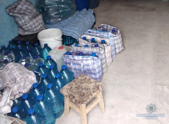 У волинянки вилучили майже 600 літрів контрафактного алкоголю. ФОТО