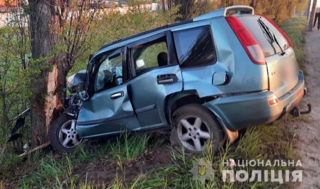 ДТП у Луцьку: водій заснув за кермом і врізався в дерево