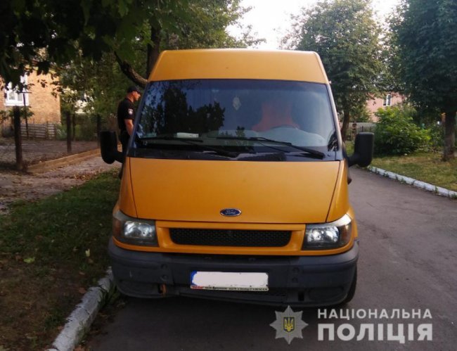 У Нововолинську затримали чоловіка, який «замінував» бус. ФОТО