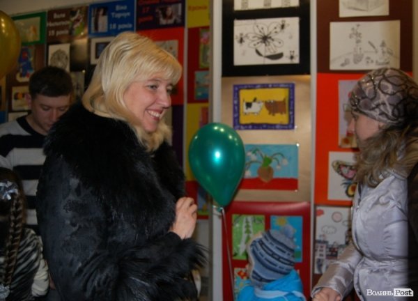 У луцькій мистецькій галереї – сотні дитячих малюнків. ФОТО 