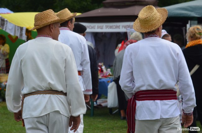 Урожай, частування та співи: у Луцьку святкують «Обжинки»