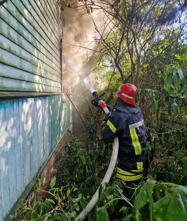 На Волині горів житловий будинок: врятували людину. ФОТО
