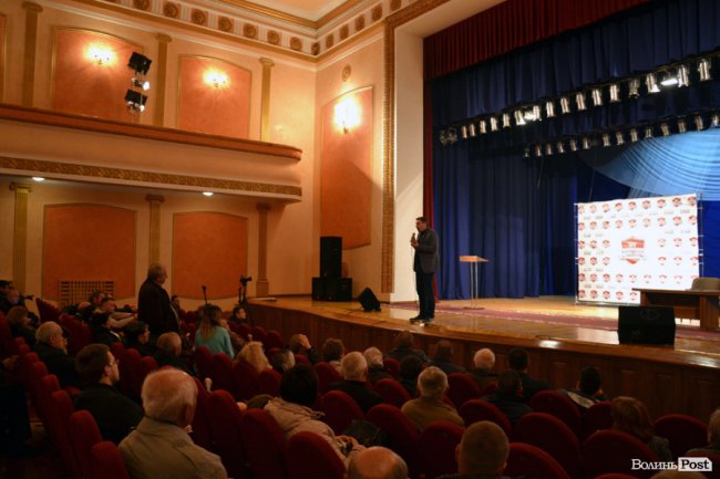 Пенсії, олігархи та медична реформа: про що Добродомов говорив у Луцьку*