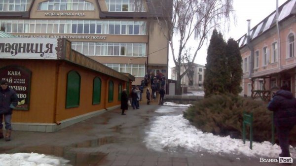 Черги у луцькому ЦНАПі: штучний ажіотаж чи безпорадність чиновників. ФОТО