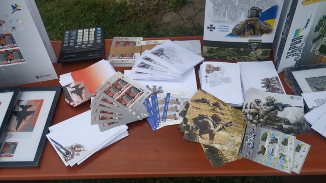 У Луцьку презентували поштову марку «Винищувачі зла». ВІДЕО