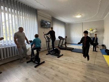 У містечку на Волині відкрили тренажерний зал та спортивний майданчик. ВІДЕО