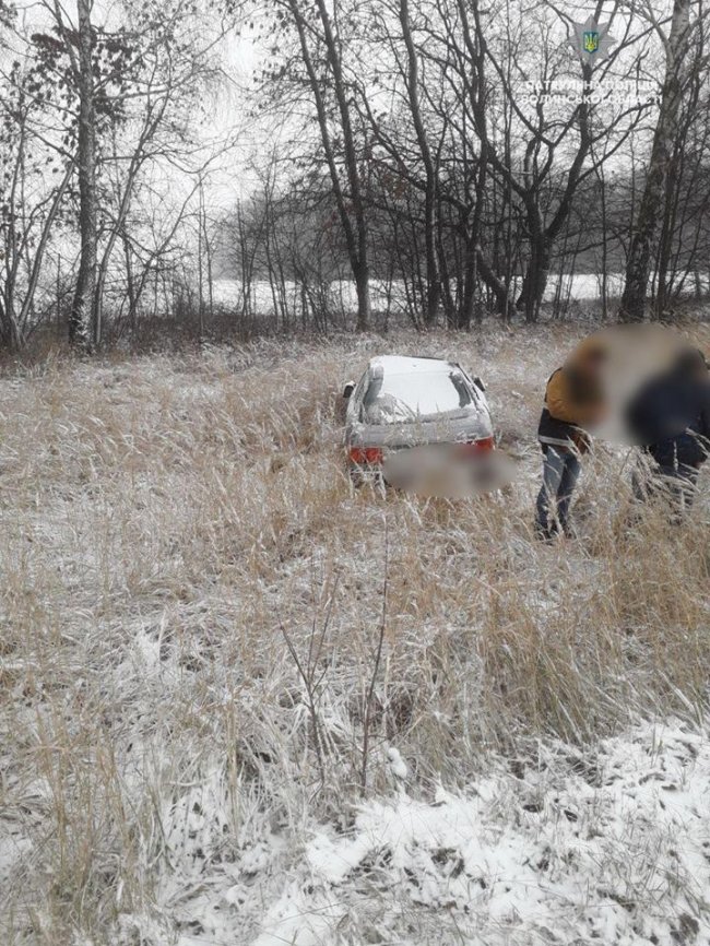 На трасі Луцьк-Ковель автівку занесло в кювет. ФОТО