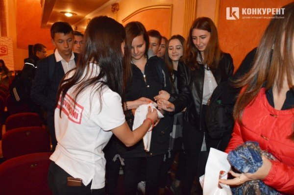 Наркомани довго не живуть: луцькі школярі проти наркотиків. ФОТО