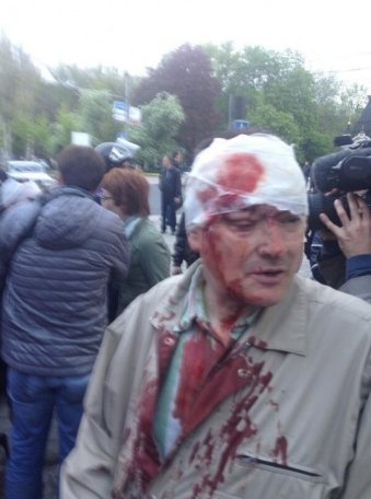 У Донецьку сепаратисти стріляли по учасниках мирного мітингу. ФОТО. ВІДЕО