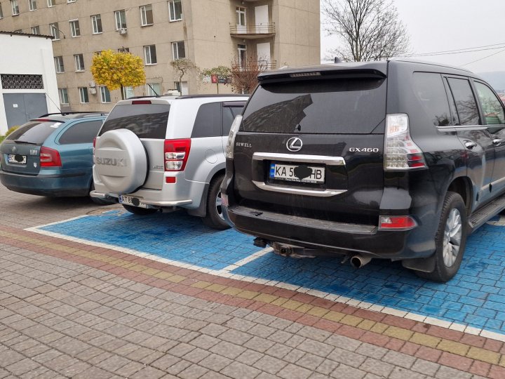 В Україні збільшать штрафи за паркування на місцях для людей з інвалідністю