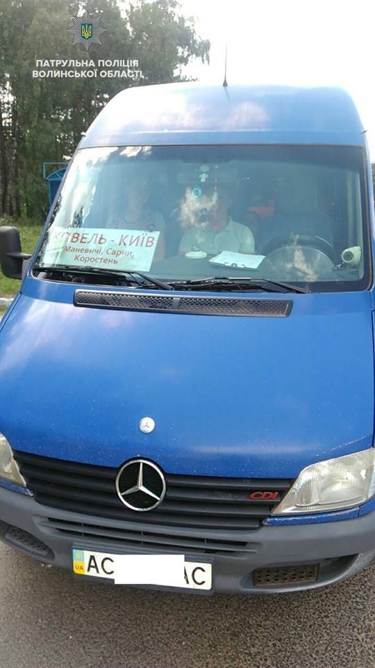 На Волині поліцейські карають маршрутників, які їздять з порушеннями. ФОТО