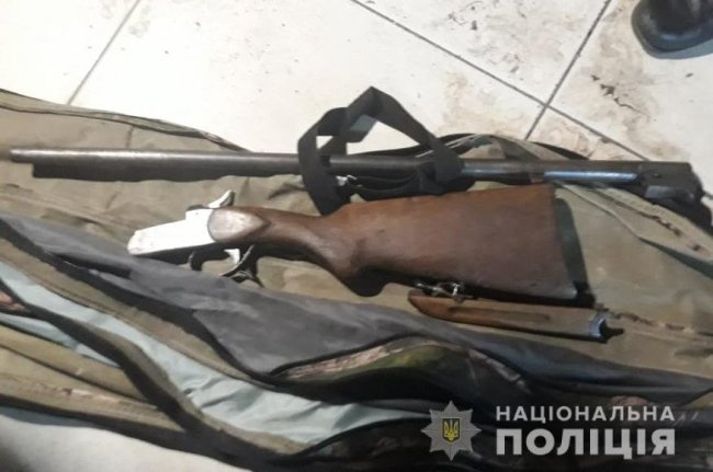 Під час обшуку у волинянина знайшли зброю, боєприпаси, наркотики та бурштин