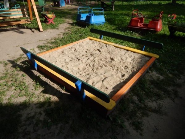 У Луцькому зоопарку хулігани поламали вітряка 