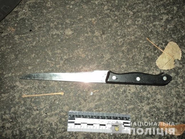 У Києві під час дорожнього конфлікту пішохід кинувся з ножем на водія. ФОТО