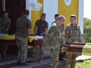 Провели в останню путь загиблого на Сході бійця волинської бригади 