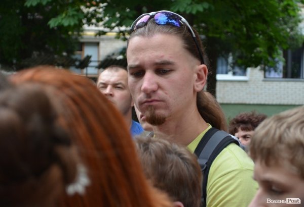 З будинку, що обвалився, виселяють людей