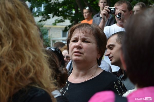 З будинку, що обвалився, виселяють людей