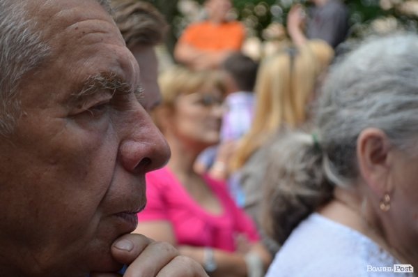 З будинку, що обвалився, виселяють людей