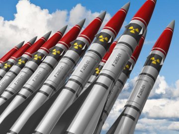 Депутат Європарламенту запропонував подарувати Україні ядерну зброю