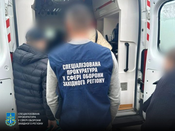 Волинянка за 25 тисяч доларів обіцяла зняття з військового обліку та виїзд за кордон