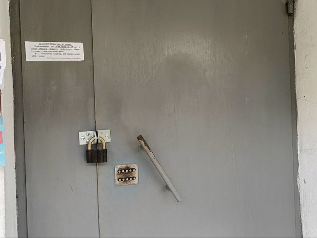 Місяць після російського обстрілу Луцька: що кажуть жителі будинку на Відродження про відновлення помешкань