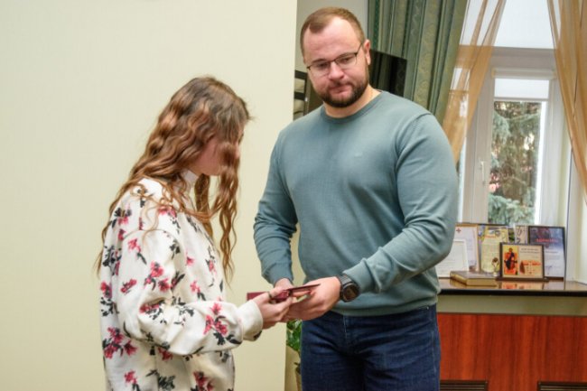 Посмертні нагороди вручили у Луцьку рідним загиблих захисників. ФОТО