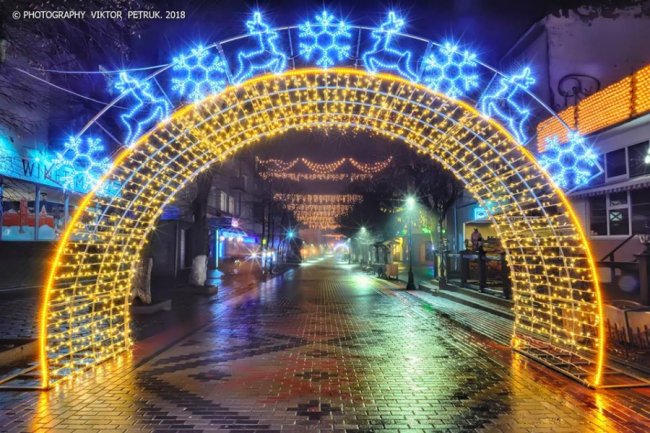 Фантастичні фото передріздвяного Луцька