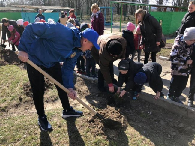 Заради майбутнього: «Побратими України» саджали дерева з дошкільнятами у Луцьку. ФОТО