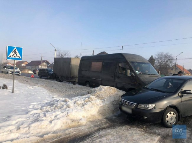 На Волині зіткнулися бус і легковик. ФОТО