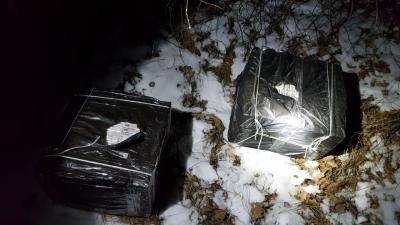 На Волині контрабандисти, тікаючи від прикордонників, спалили сигарети. ФОТО