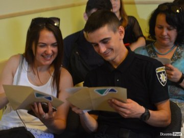 У Луцьку презентували зворушливий проект за участю патрульних і їхніх мам. ФОТО