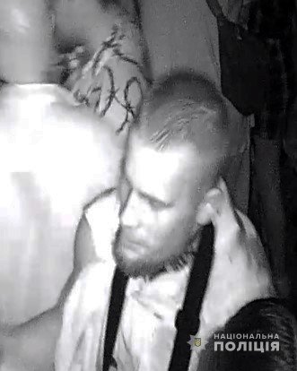 У Луцьку просять допомогти встановити особи чоловіків, які скоїли кримінальне правопорушення. ФОТО