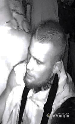 У Луцьку просять допомогти встановити особи чоловіків, які скоїли кримінальне правопорушення. ФОТО