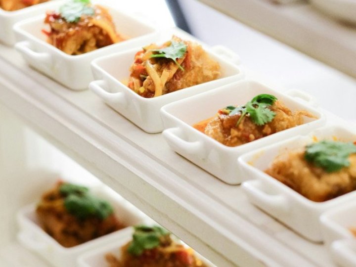 З вересня усі учні безплатно харчуватимуться у школах