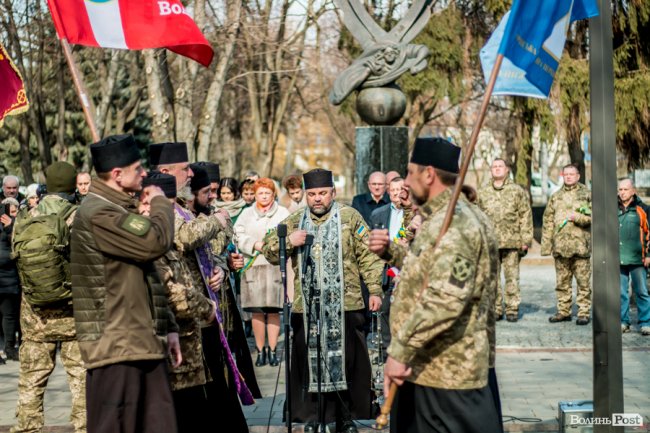 У Луцьку ходою і молитвами вшанували мужність та героїзм добровольців. ФОТО