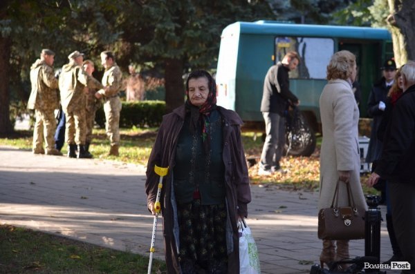 На Покрову у Луцьку освятили камінь на місці пам’ятника Волинським Героям АТО. ФОТО