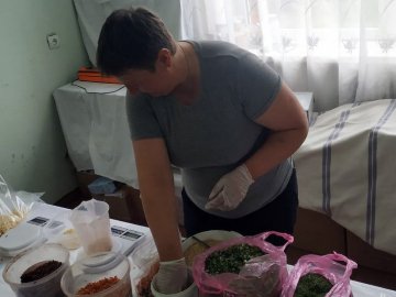 Жінки на Волині готують сухий борщ для воїнів. ФОТО. ВІДЕО