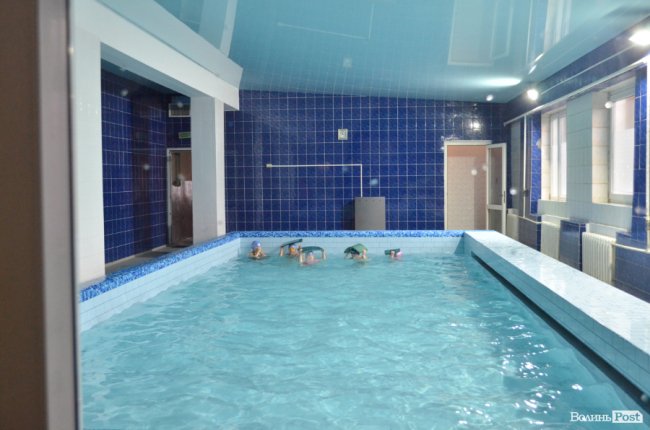 Луцькі депутати сходили в басейн і сауну. ФОТО