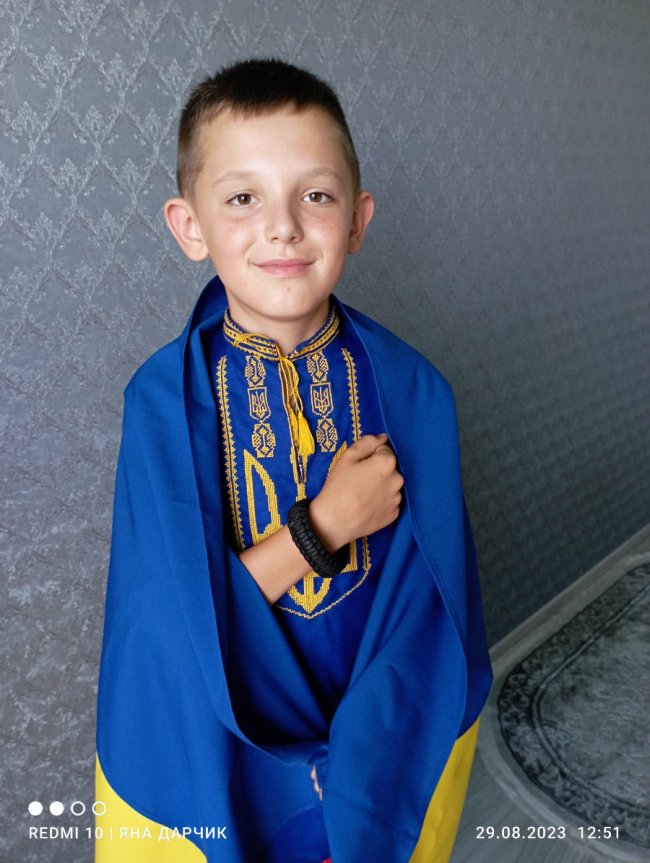 На автовокзалі у Ковелі хлопчик пригощав усіх військовослужбовців цукерками