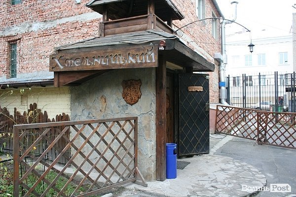 «На майдані коло церкви революція іде». Смачного і теплого Луцька!