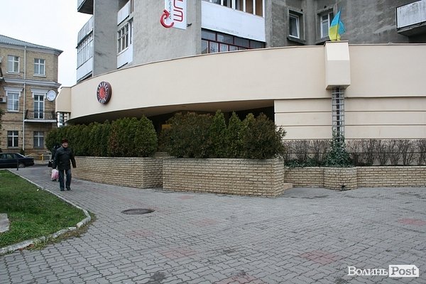 «На майдані коло церкви революція іде». Смачного і теплого Луцька!