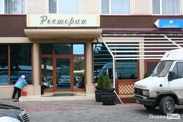 «На майдані коло церкви революція іде». Смачного і теплого Луцька!