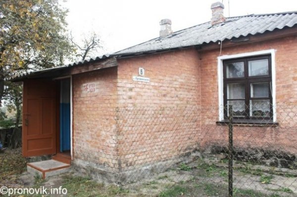 Конфлікт на Волині: мешканці будинку не хочуть жити у чистоті. ФОТО