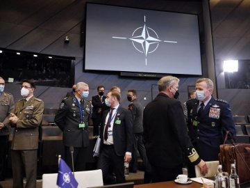 НАТО сьогодні прийме рішення, чи закривати небо в Україні