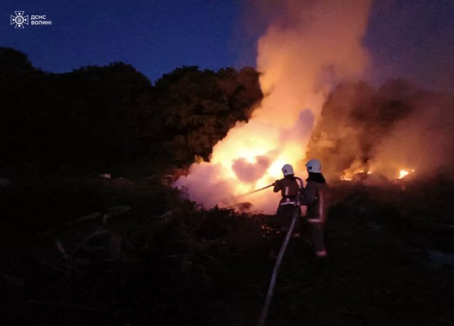 На Волині горіли сміття, суха трава та чагарники