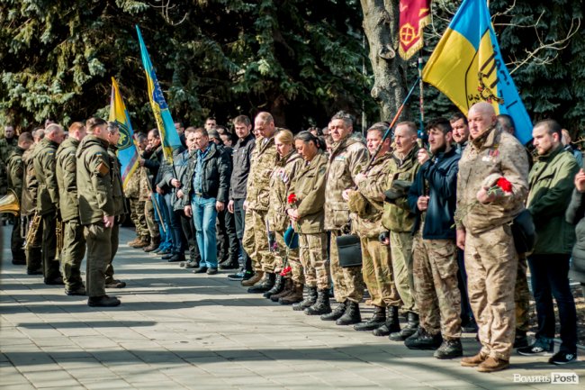У Луцьку ходою і молитвами вшанували мужність та героїзм добровольців. ФОТО
