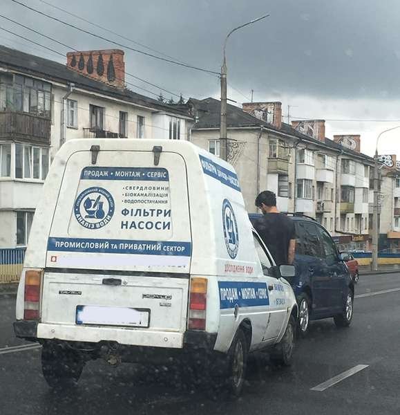 На одній з вулиць Луцька – дві ДТП, утворилися затори. ФОТО 