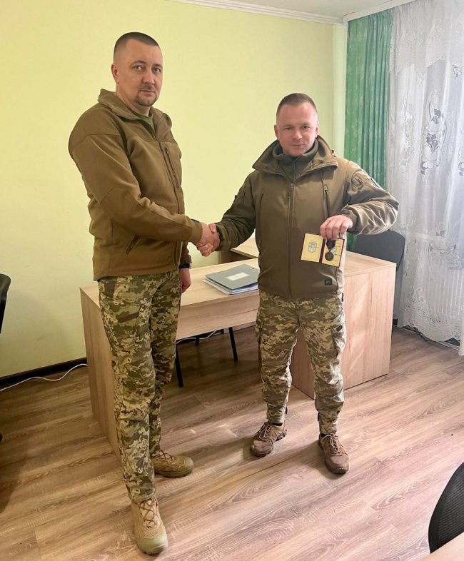 Нагородили воїна, який після важкого поранення служить у ТЦК на Волині