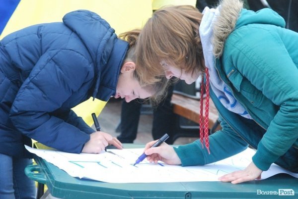 У Луцьку розпочався Євромайдан. ФОТО. ВІДЕО